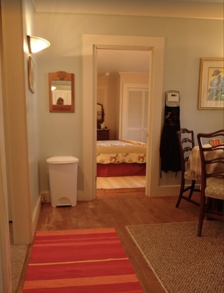 Eat-in Kitchen looking towards Queen Bedroom - 80 College St