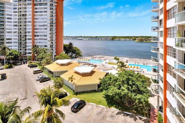 Building Photo - 1351 NE Miami Gardens Dr