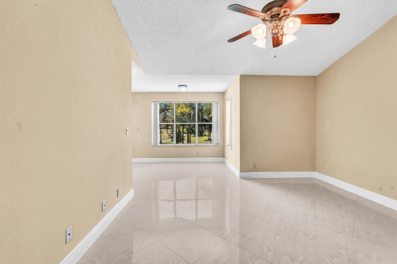 Building Photo - 3370 Pinewalk Dr N
