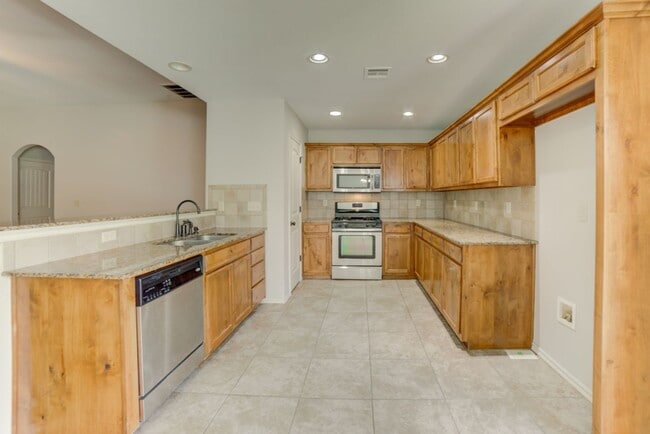 Building Photo - 3 Bed / 2 Bath in Prime Broken Arrow Location