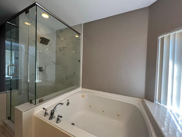 Building Photo - 9811 Cliffside Dr