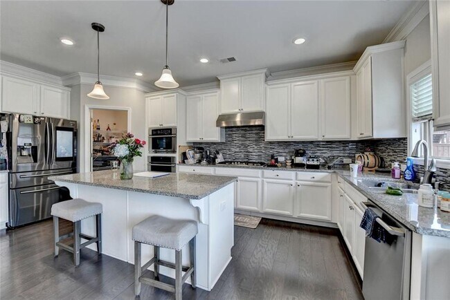 Building Photo - 5525 Nesmith Ct