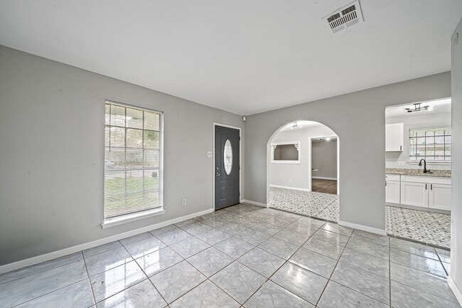 Building Photo - 8834 Brackley Ln