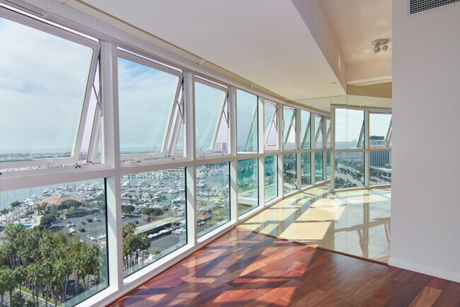 Building Photo - 13600 MARINA POINTE Dr