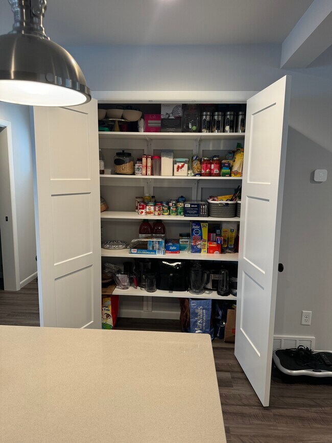 Large pantry - 2519 Spark St