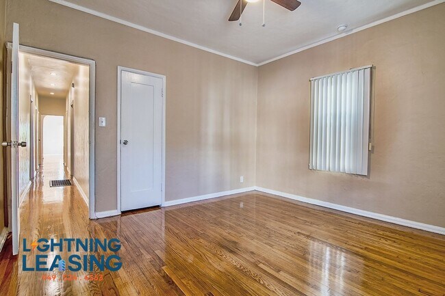Building Photo - 6137 Saturn St