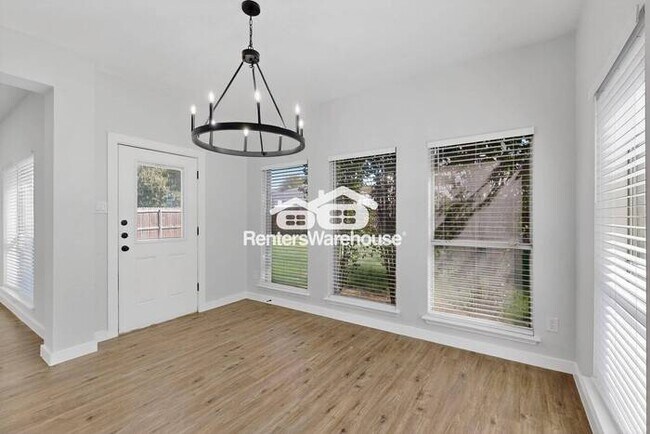Building Photo - MOVE IN READY Denton Home