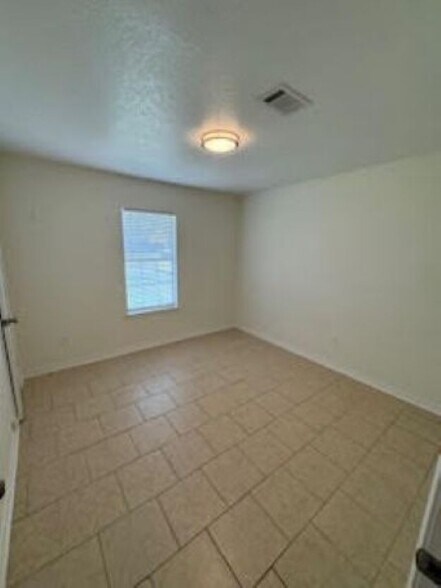 guest bedroom #1 - 10713 Plummer Cir