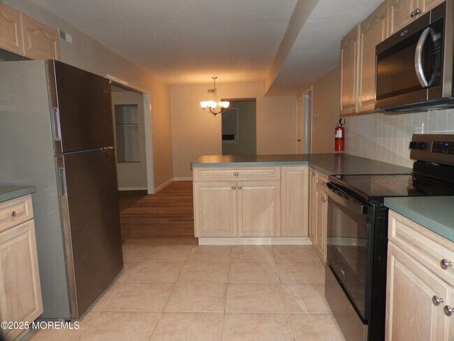 Building Photo - 330 Barcelona Dr