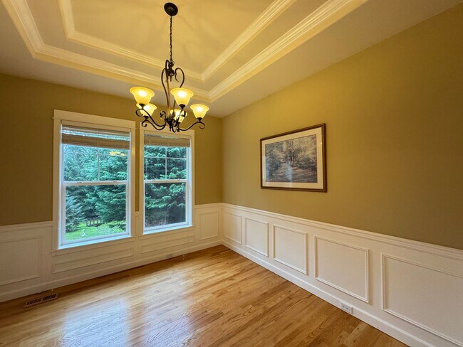 Building Photo - Spacious 4-Bedroom Home for Rent in Woodinville