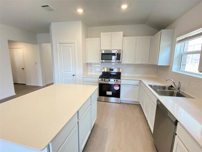 Building Photo - 1332 Aquilla Dr