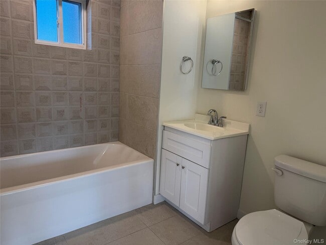 Building Photo - 5 Colonial Dr