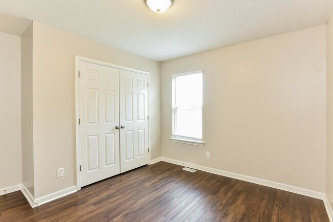 Building Photo - 209 Pin Oak Ct