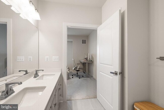 Building Photo - 46294 Mount Milstead Ter