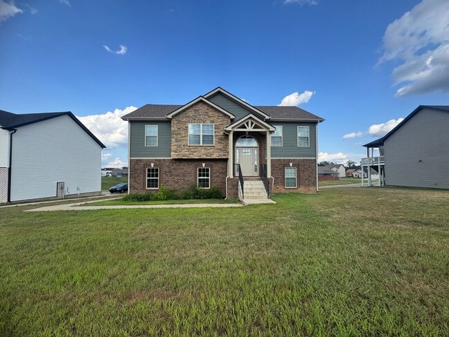 Building Photo - Stunning 4-Bedroom, 3-Bathroom Home – A Mu...