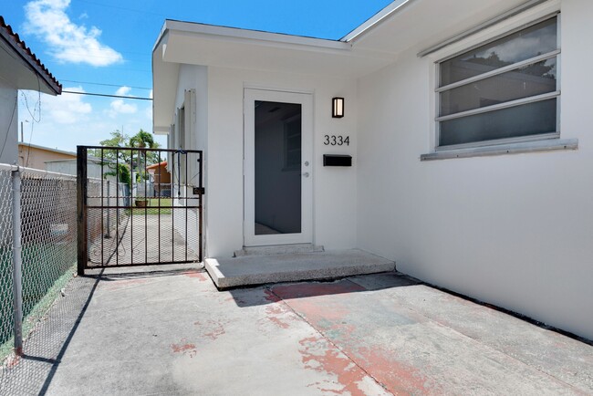 Primary Photo - 3334 SW 24th St