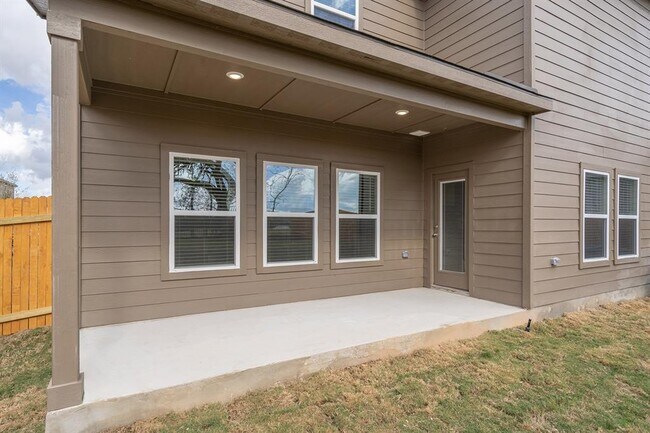 Building Photo - 225 Star Spangled Dr