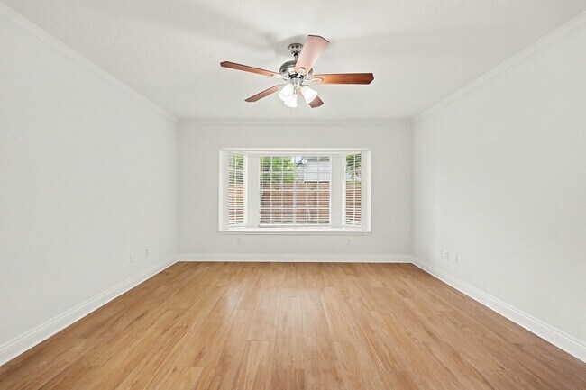 Building Photo - 8303 Lake Crystal Dr