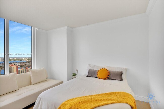 Building Photo - 16699 Collins Ave