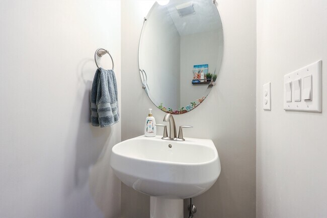 Building Photo - 8 Riverstone Way