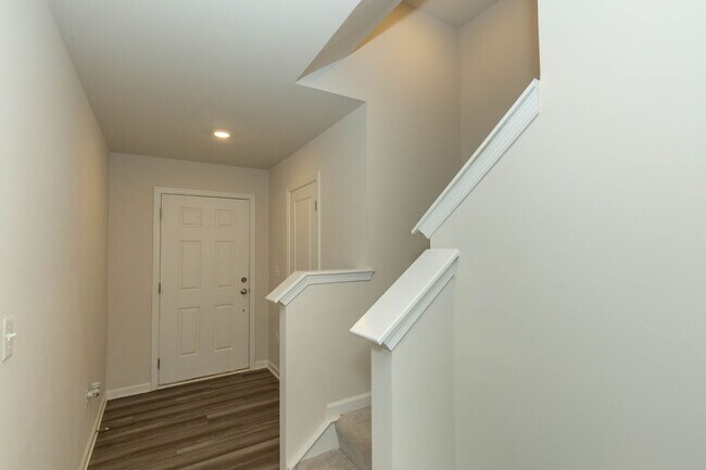 Building Photo - 3 Bed, 2 Full/2 Half Bath, Well Maintained Townhome in Inwood, WV