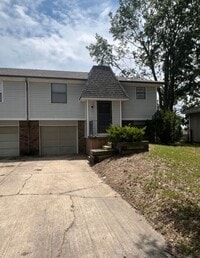 Building Photo - Spacious Duplex with Finished Basement & G...