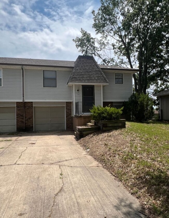 Primary Photo - Spacious Duplex with Finished Basement & G...