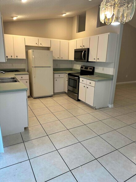 Building Photo - 160 Fenimore Ln