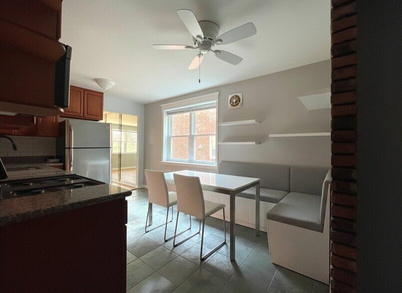 Building Photo - 614 Borbeck Ave