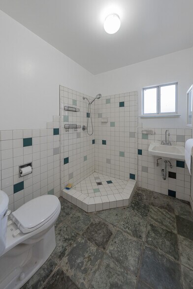 Building Photo - 3106 Honolulu Ave