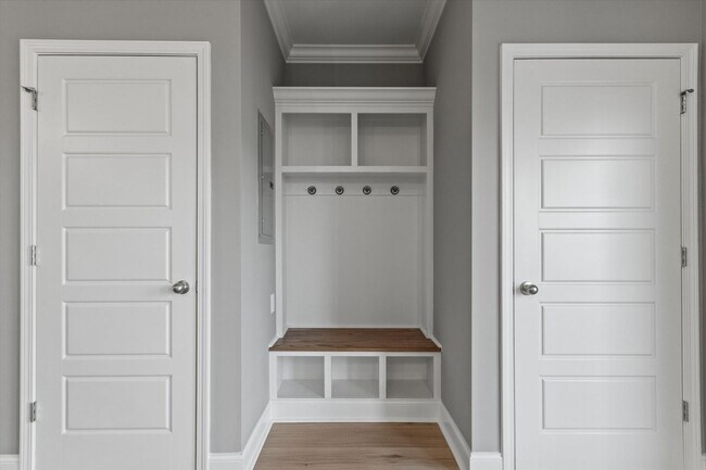 Building Photo - NEW & Move in Ready Townhome!