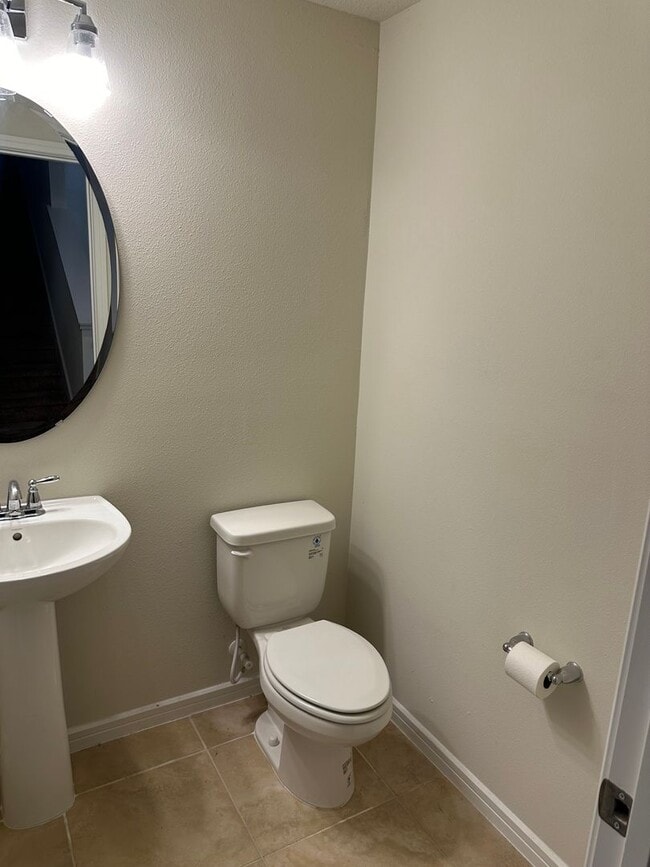 Building Photo - Isles of Lake Nona!! 3 Bedroom 2.5 Bathroom End Unit Townhome