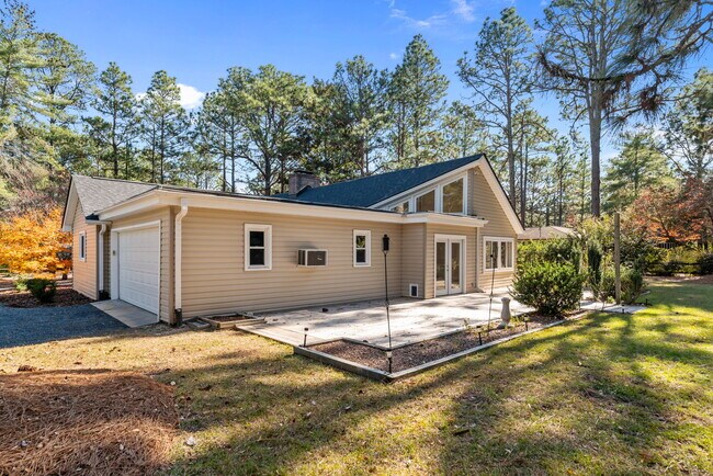 Building Photo - 53 Pine Lake Dr