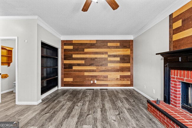 Building Photo - 255 Woodstream Dr