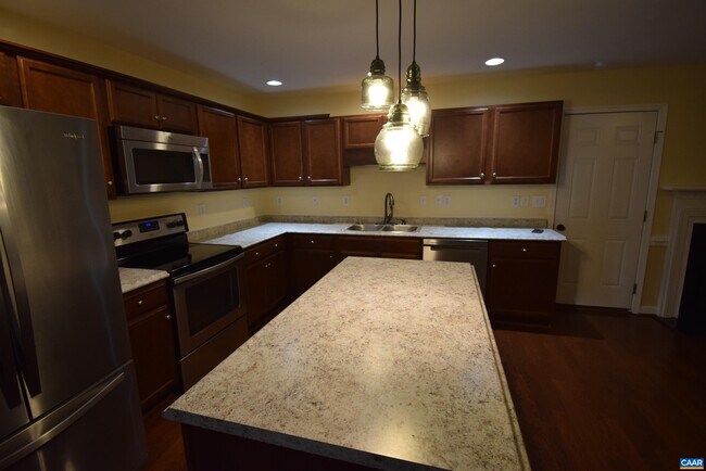 Building Photo - 41 Woodlawn Dr