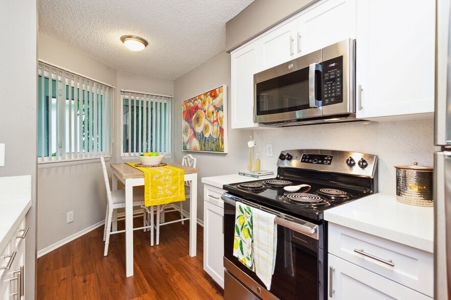 Building Photo - The Villages of Banyan Grove