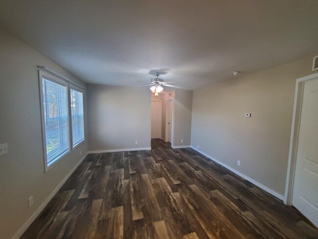 Building Photo - 15 Starling Hill Dr