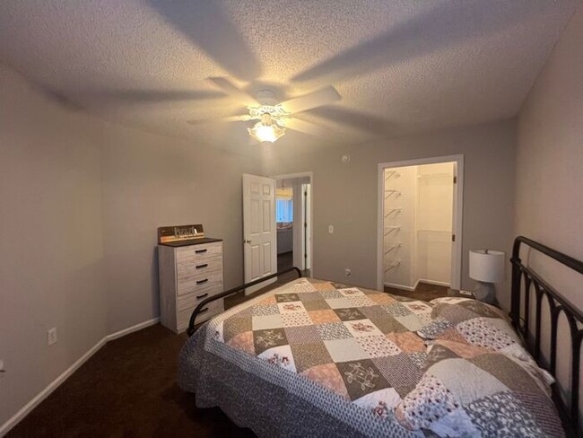 Building Photo - Furnished! Short Term Lease options. Breez...