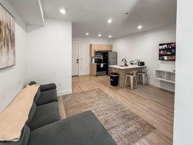 Building Photo - 2400 E Huntingdon St