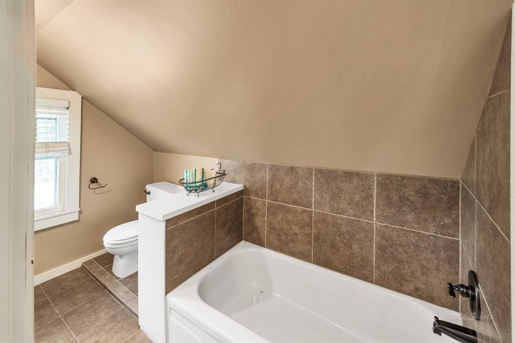 Upstarirs Bathroom - 10152 FM949