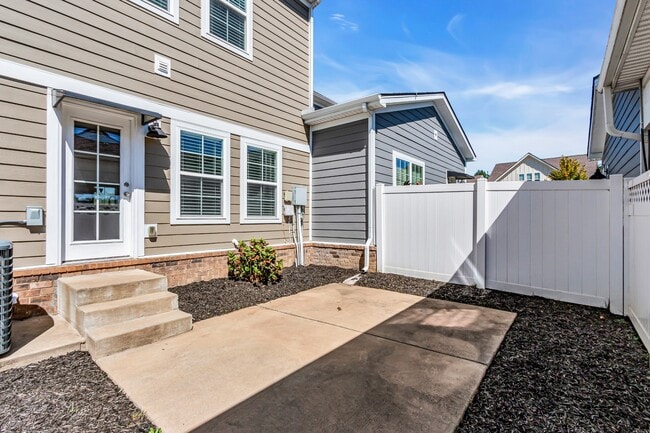Building Photo - 253 Mary Ann Cir