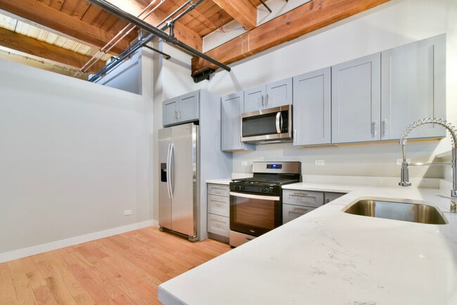 Building Photo - 11 E Illinois St