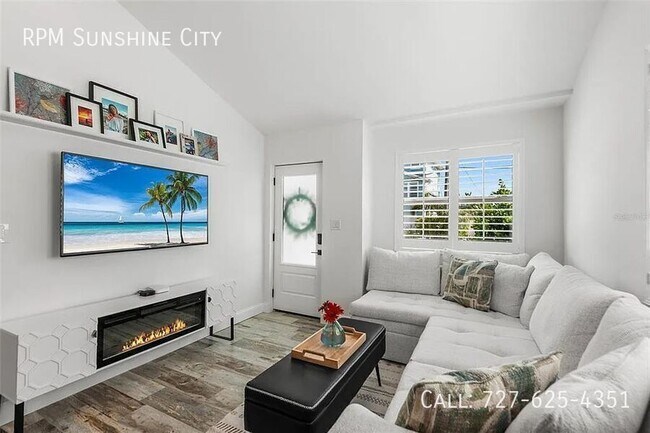 Building Photo - 14024 N Bayshore Dr