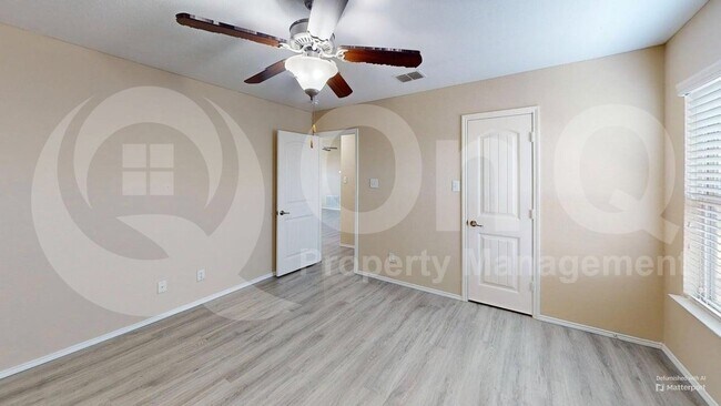 Building Photo - 400 Plum Ct