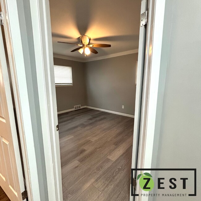 Building Photo - GORGEOUS 3 BD 1.5 BATH HOME!