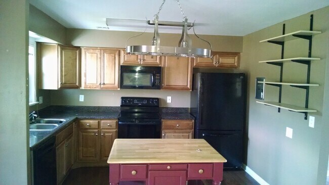 Building Photo - 705 Garland Dr