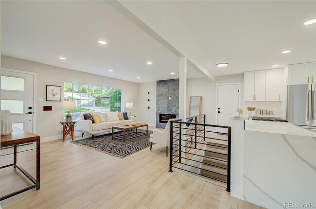 Building Photo - 5 Bedroom 3 Bathroom in Denver's Southmoor...