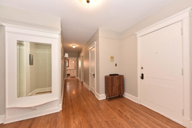 Building Photo - 1714 E Kane Pl