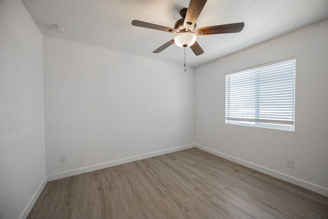 Building Photo - 719 N 12th Ave