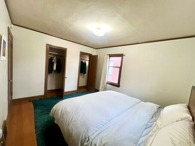 Building Photo - Stunning 3bed/3.5bath Brick Home in Ballard!